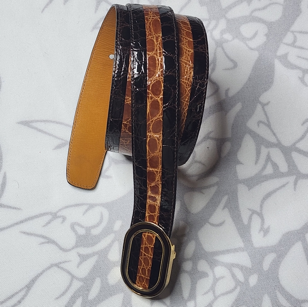 A.TESONI vintage leather belt.1st hole at 31". Last hole at 35"